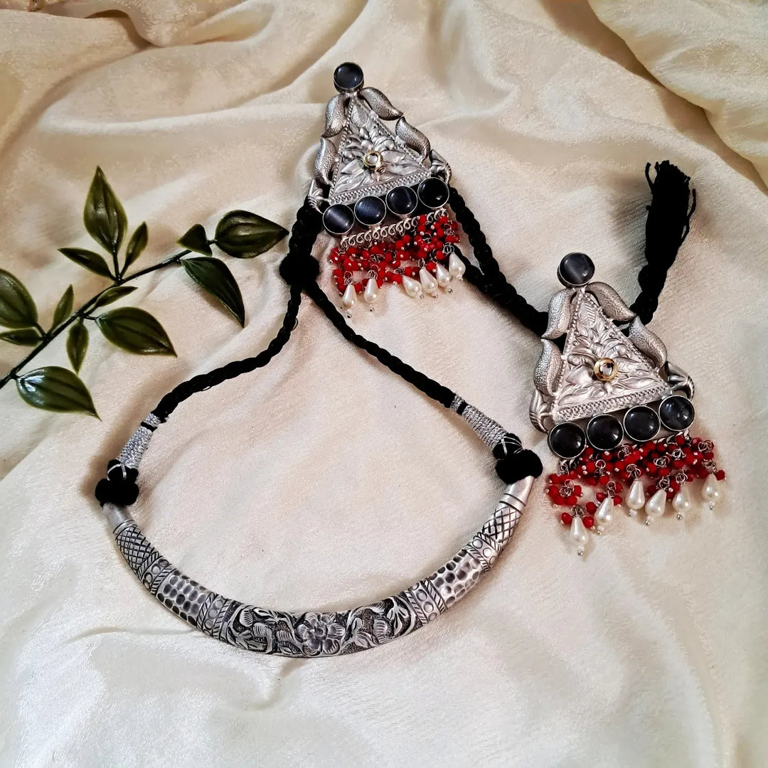 Ekani  Nivya Chitai Silver Antique Hasli Necklace With Big Size Fusion Earrings