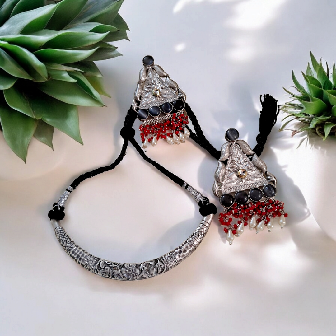 Ekani  Nivya Chitai Silver Antique Hasli Necklace With Big Size Fusion Earrings